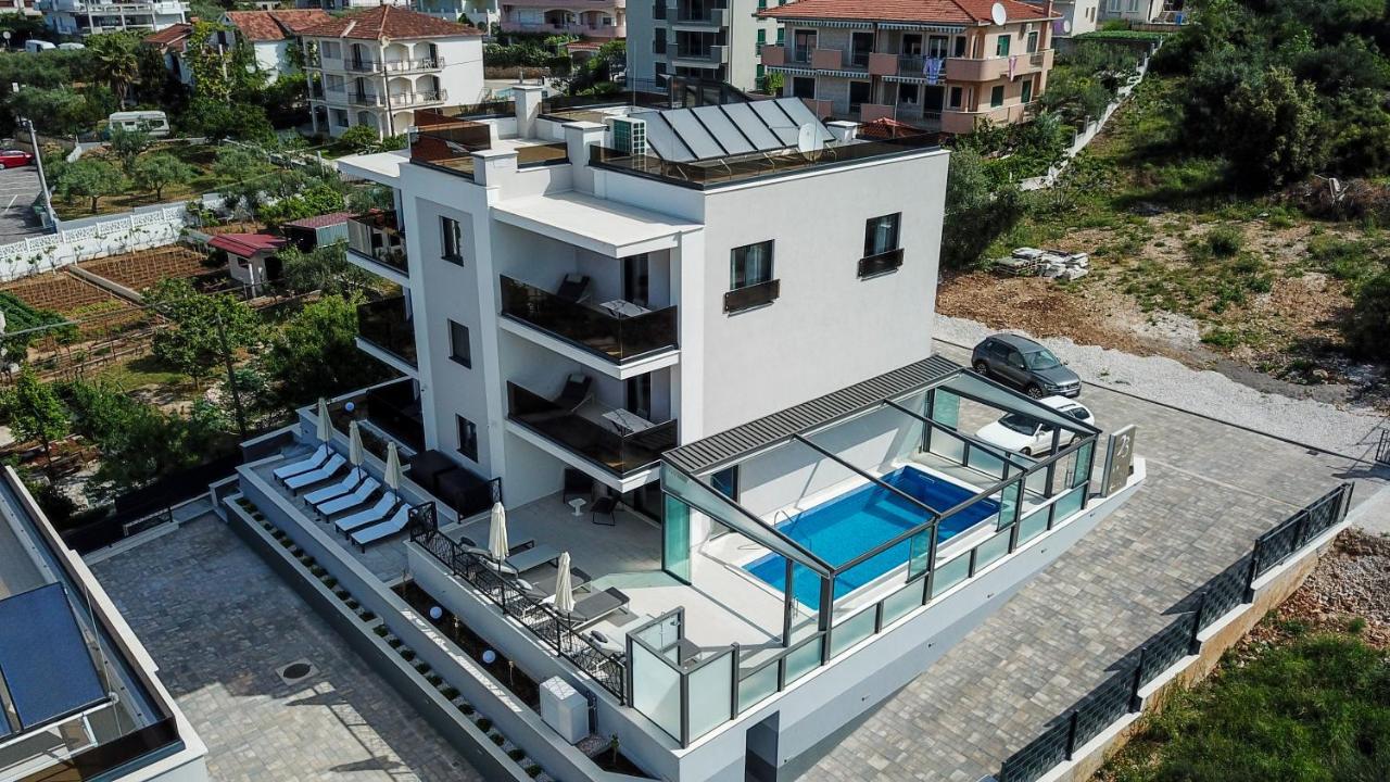 Apartment 23 A Heated Pool Trogir