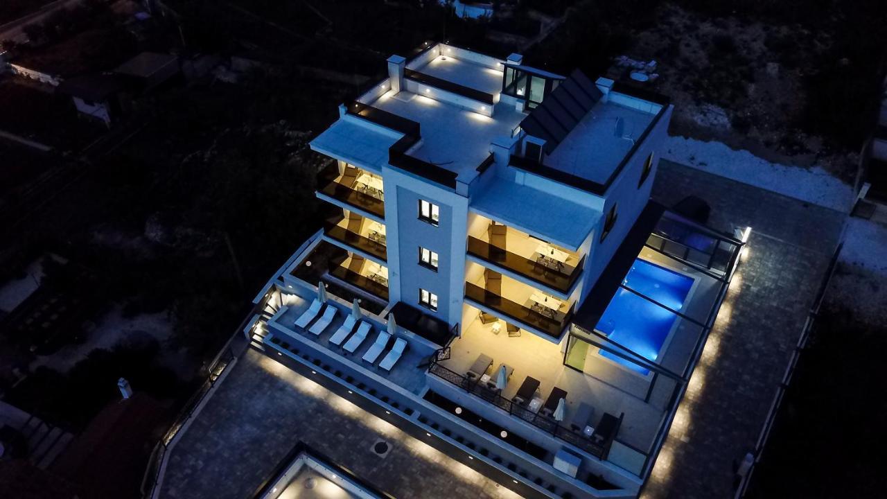 23 A Heated Pool Apartment *