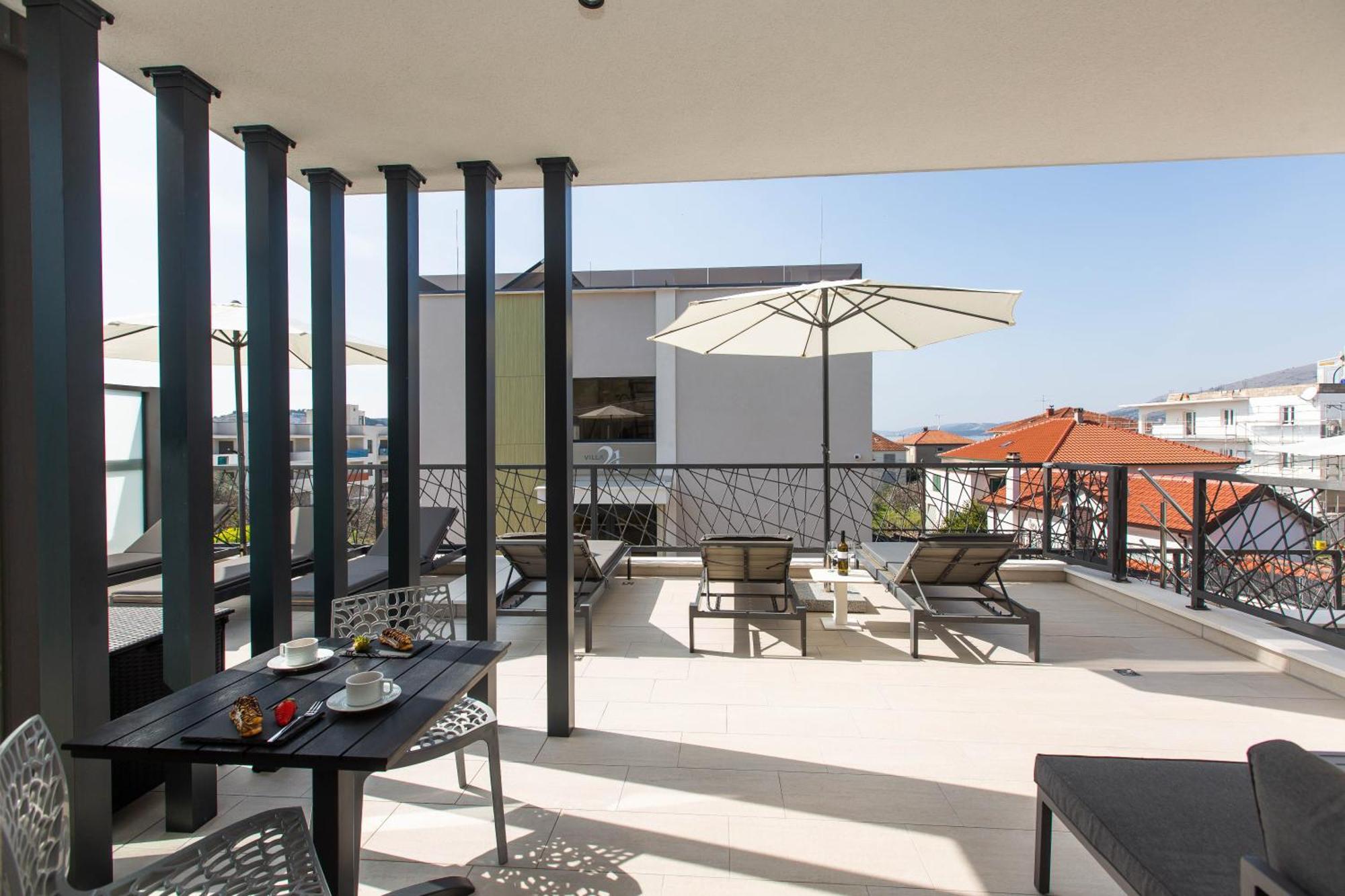 23 A Heated Pool Apartment Trogir