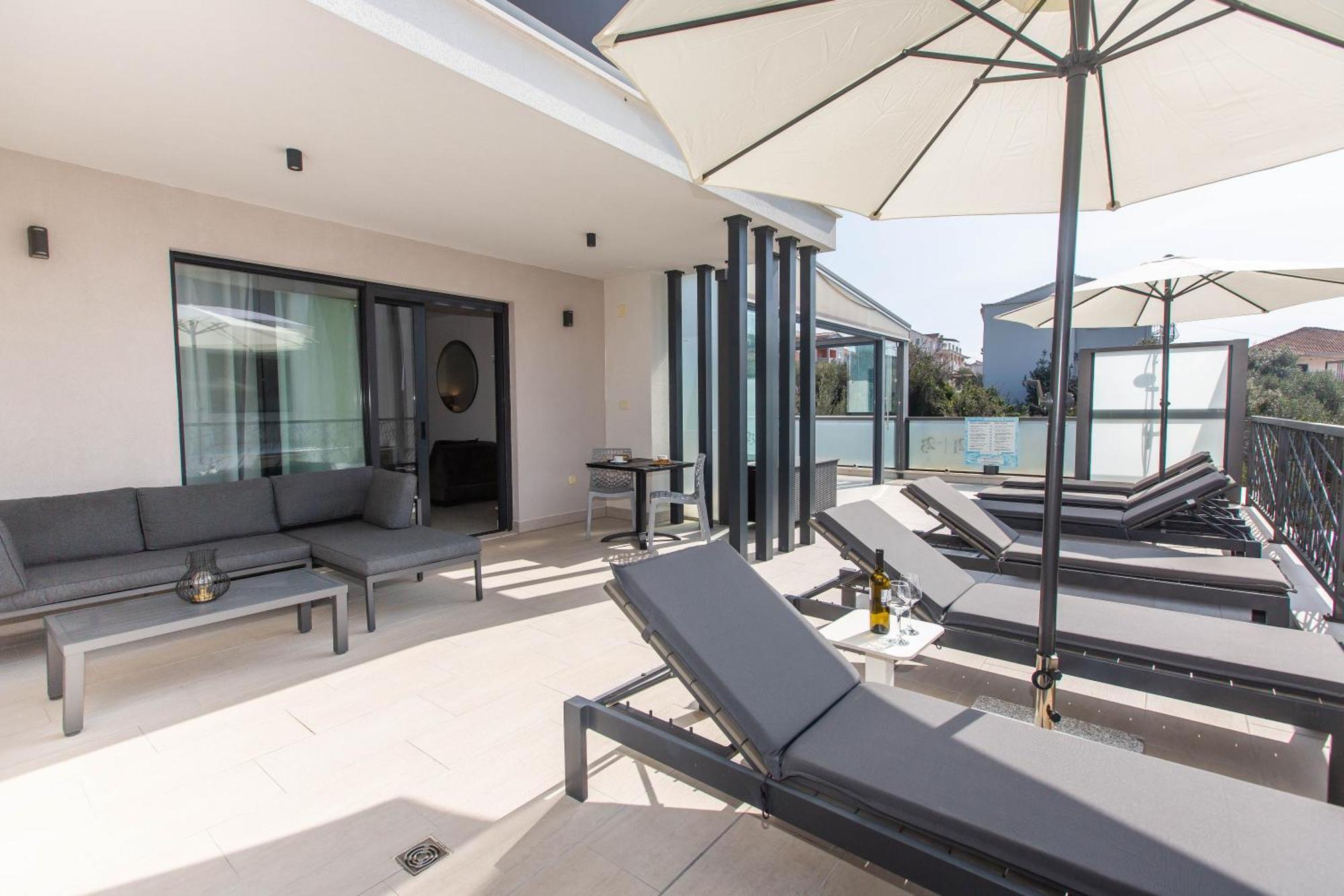 Apartment 23 A Heated Pool Trogir