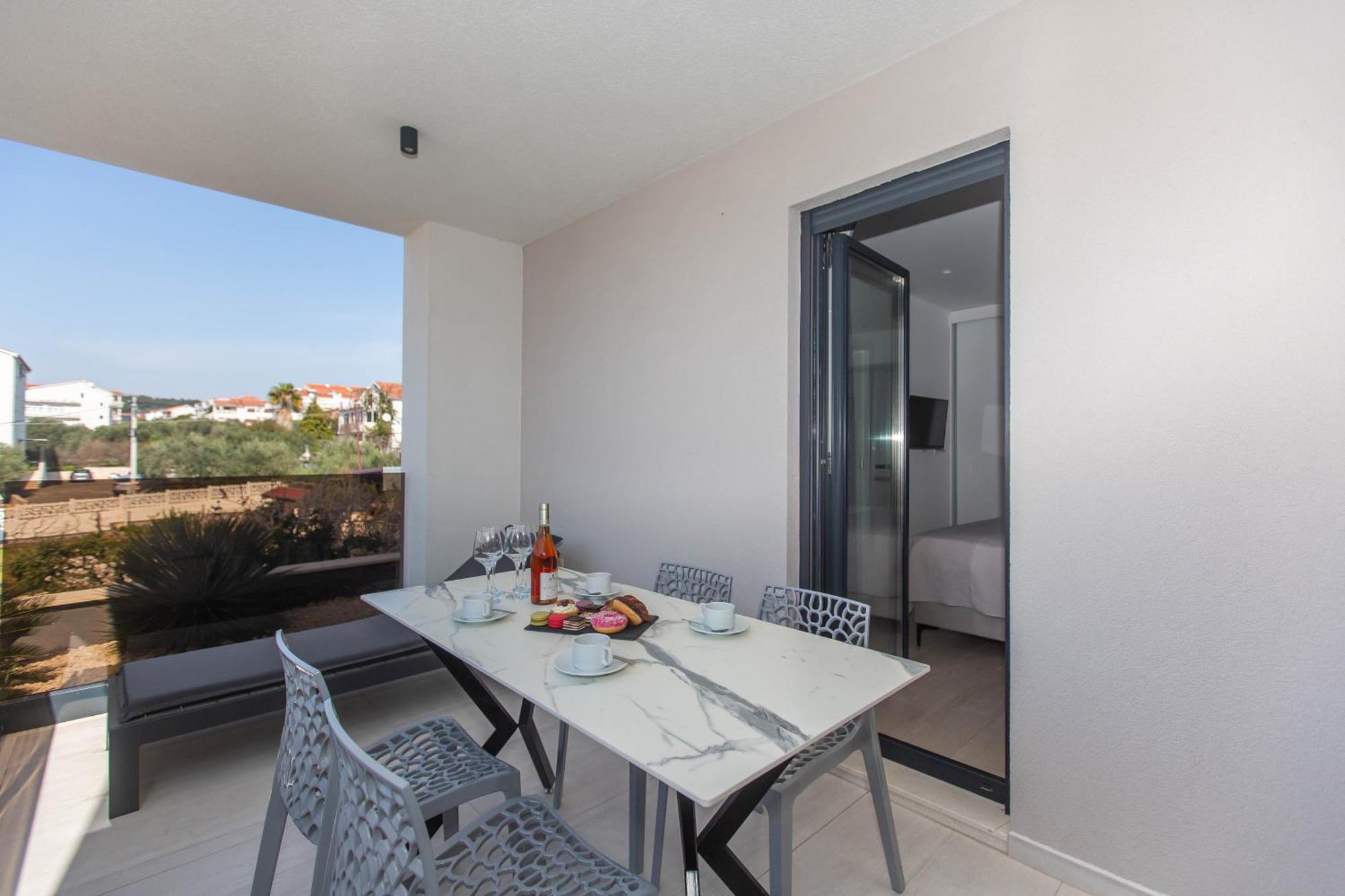 Apartment 23 A Heated Pool Trogir