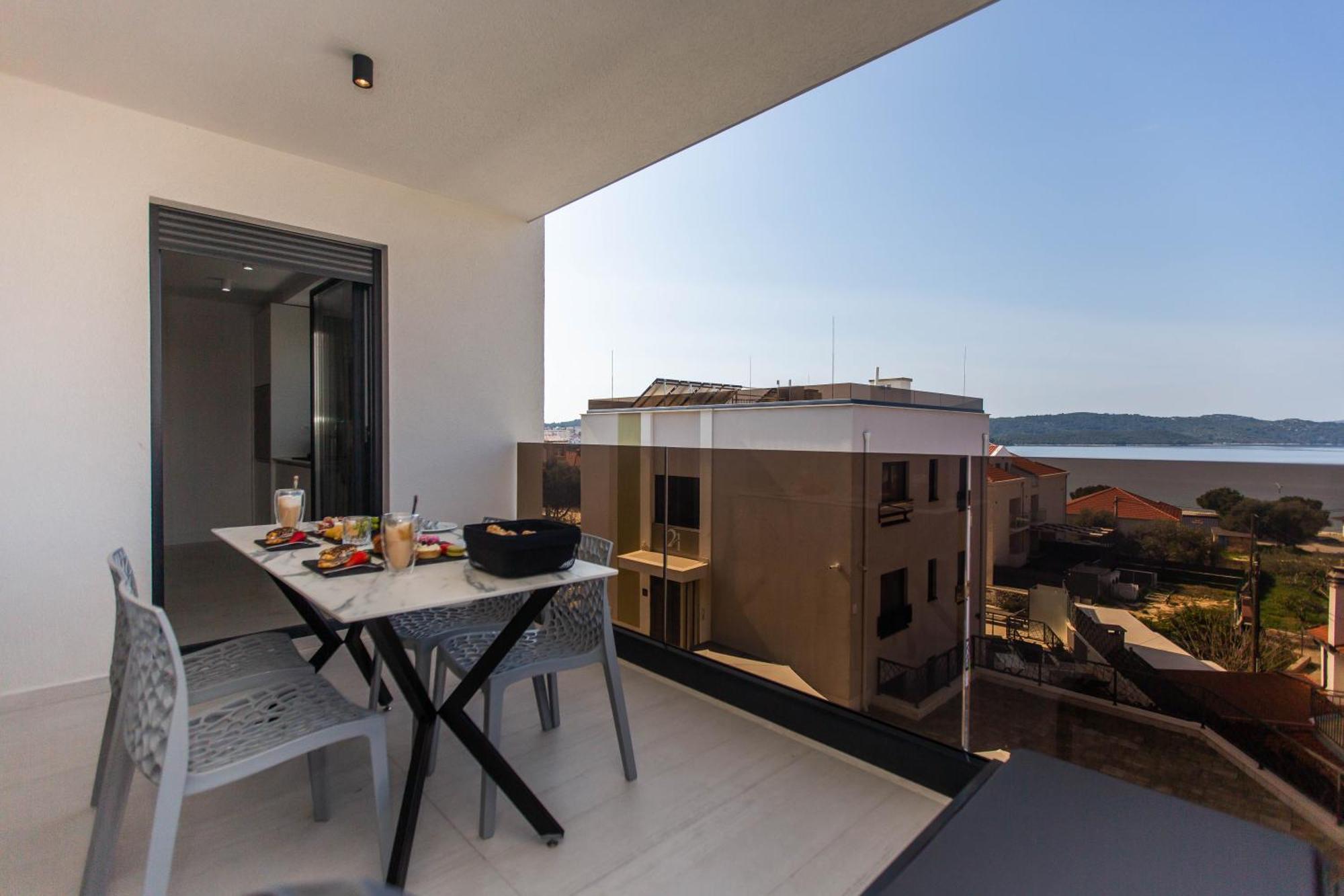 23 A Heated Pool Apartment Trogir