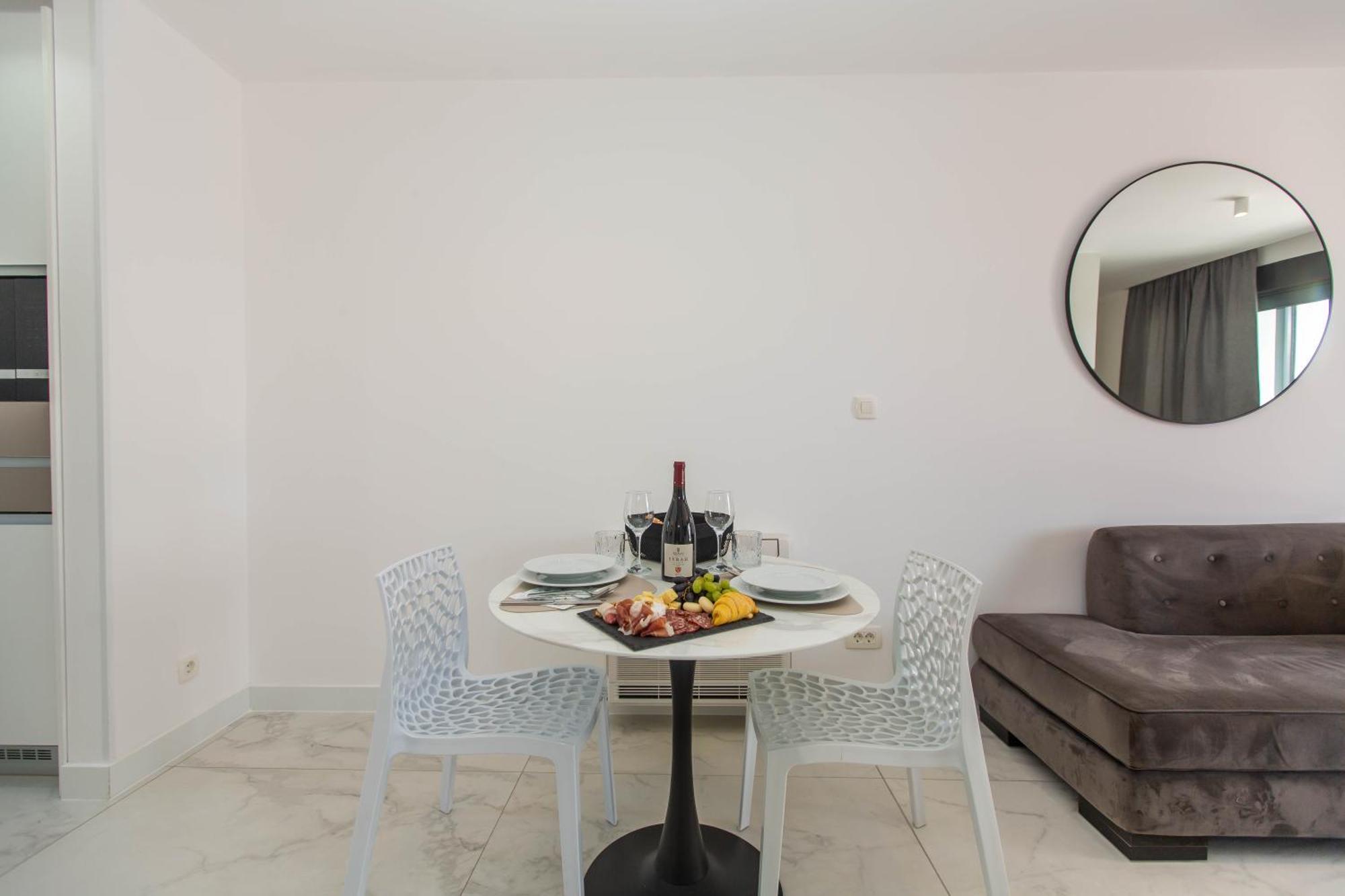 Apartment 23 A Heated Pool *