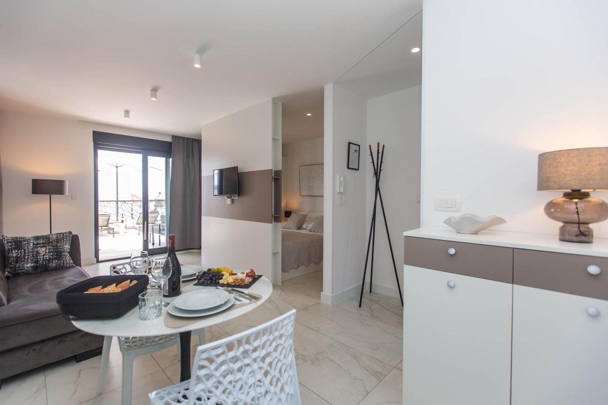 Apartment 23 A Heated Pool *