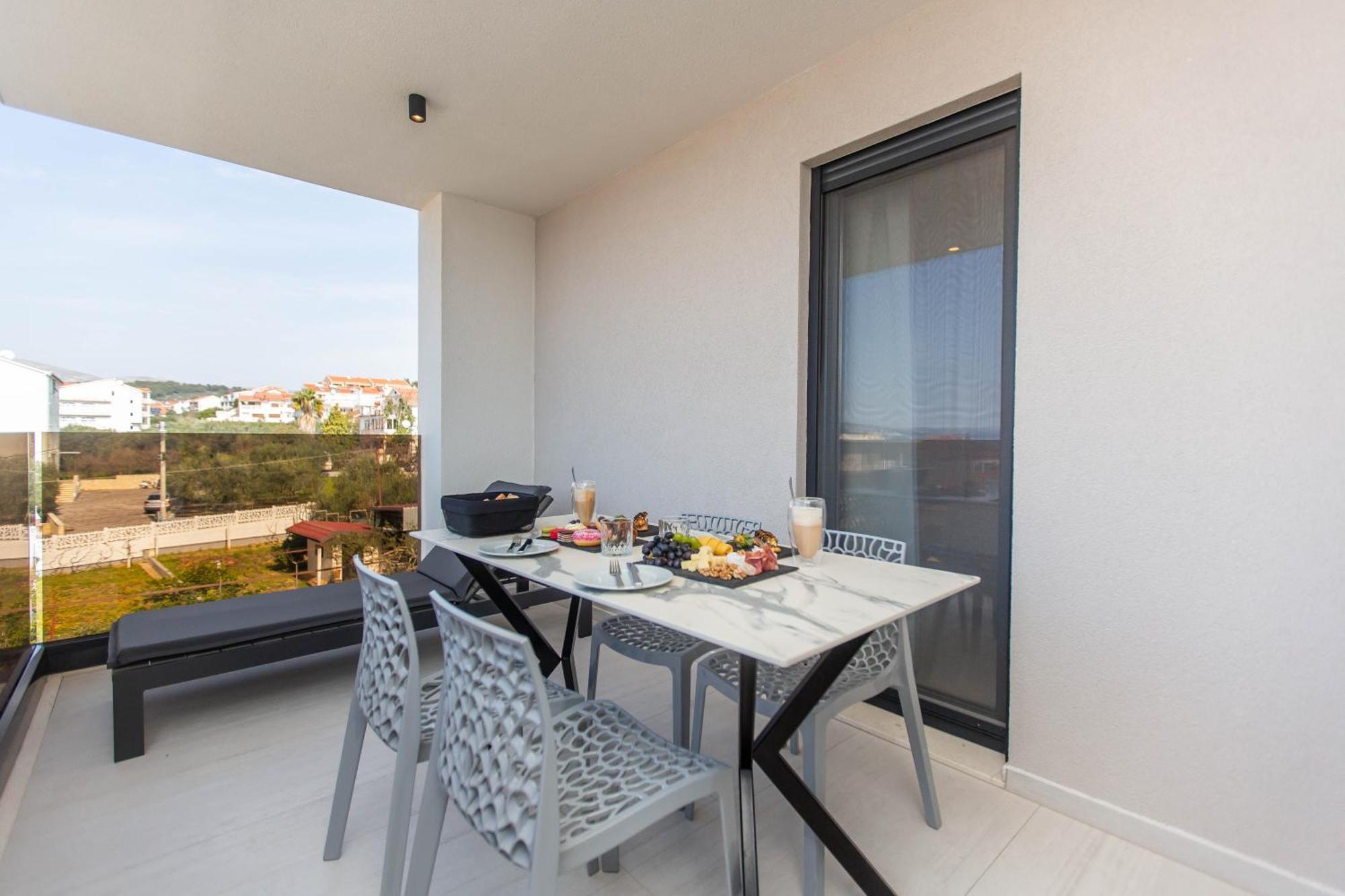 Apartment 23 A Heated Pool *